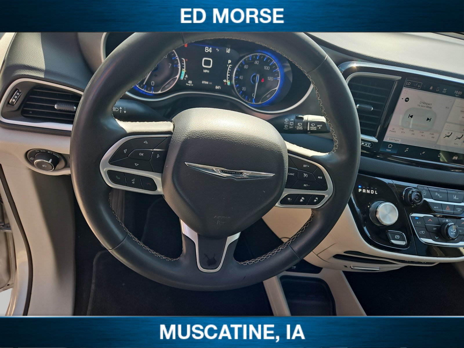 Used 2023 Chrysler Pacifica Touring-L FWD image 14