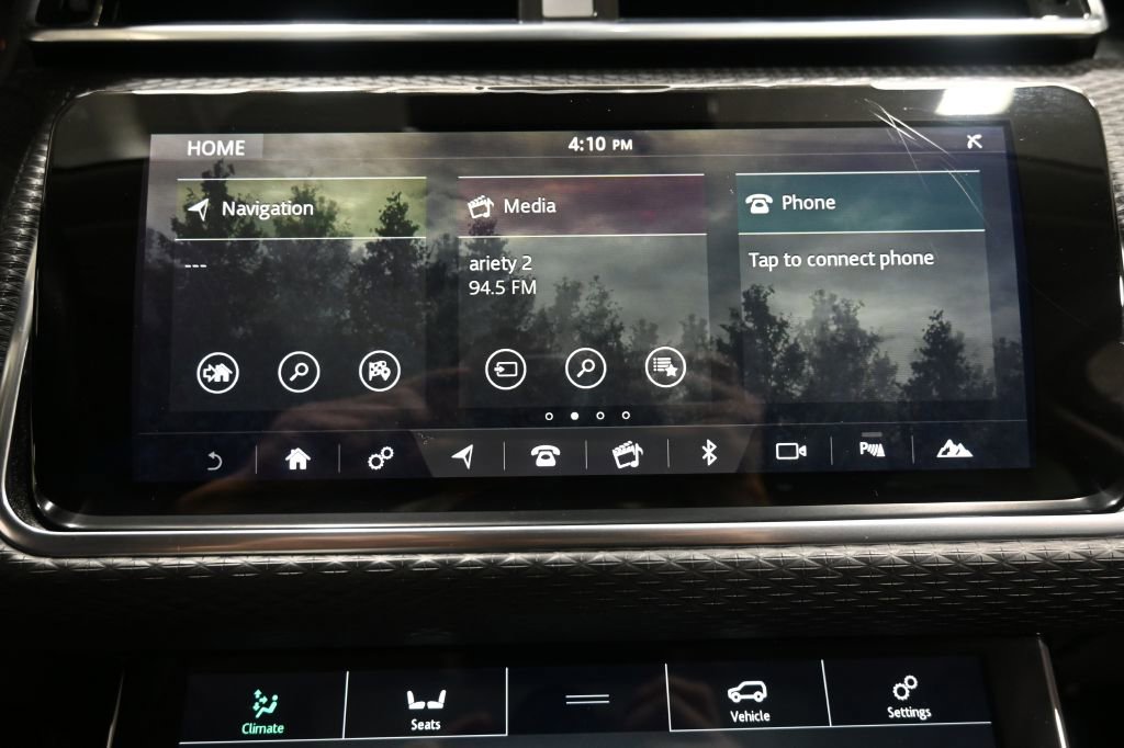 Used 2018 Land Rover Range Rover Velar S image 24