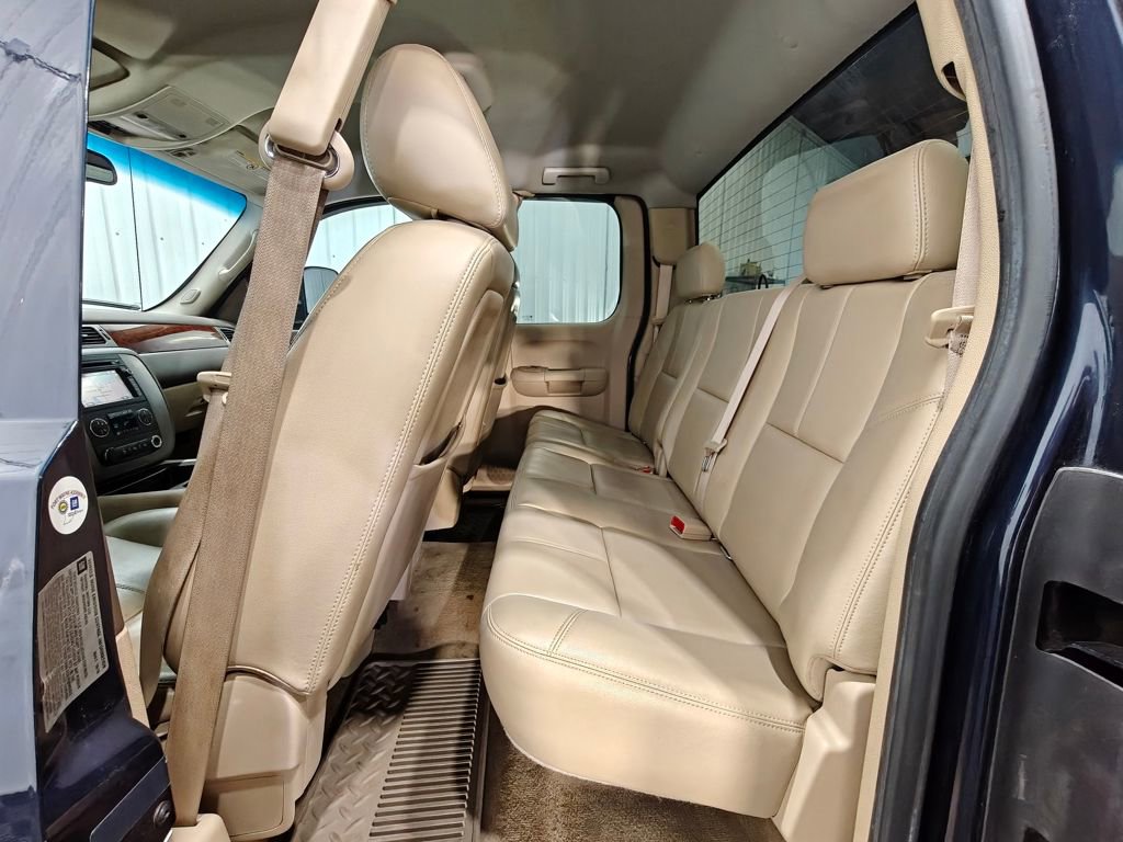 Used 2011 GMC Sierra 3500 SLT w/ SLT Convenience Package AWD/4WD image 38