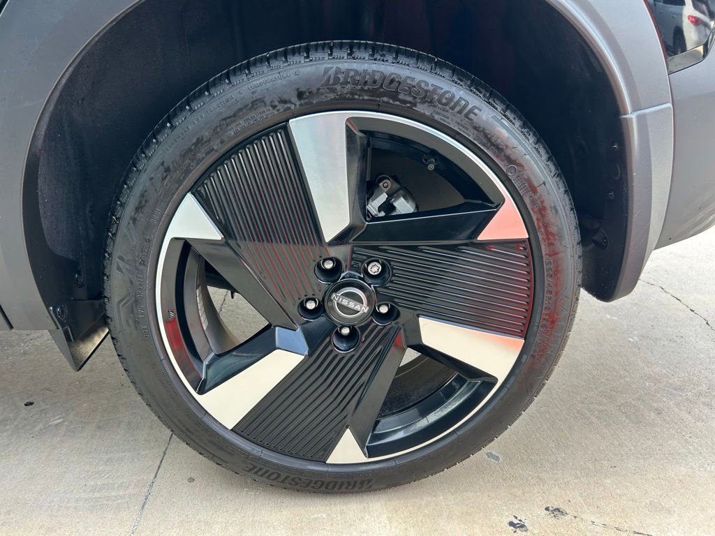 Certified 2025 Nissan Kicks SR FWD image 17