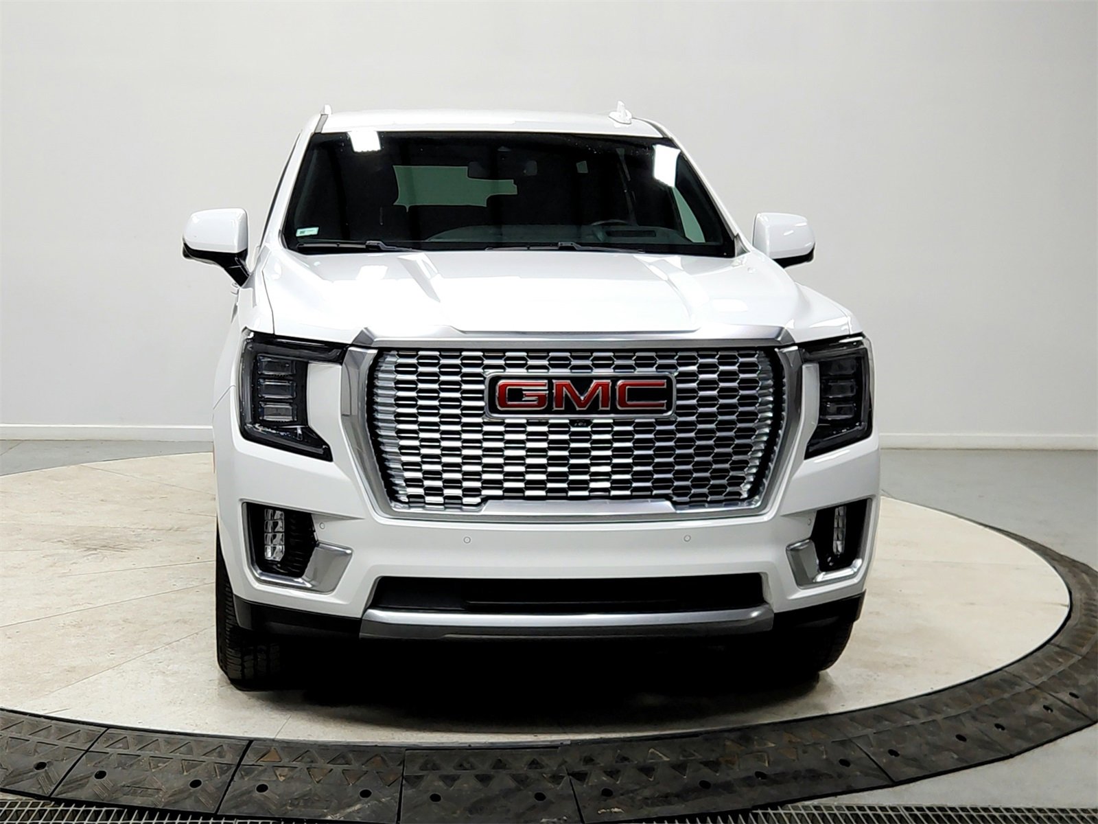 Used 2023 GMC Yukon Denali image 2