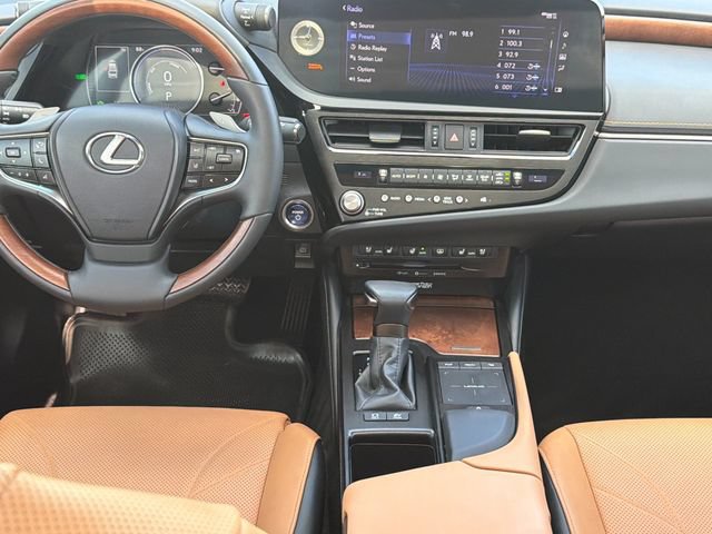 Used 2022 Lexus ES 300h Ultra Luxury w/ Accessory Package 2 FWD image 17