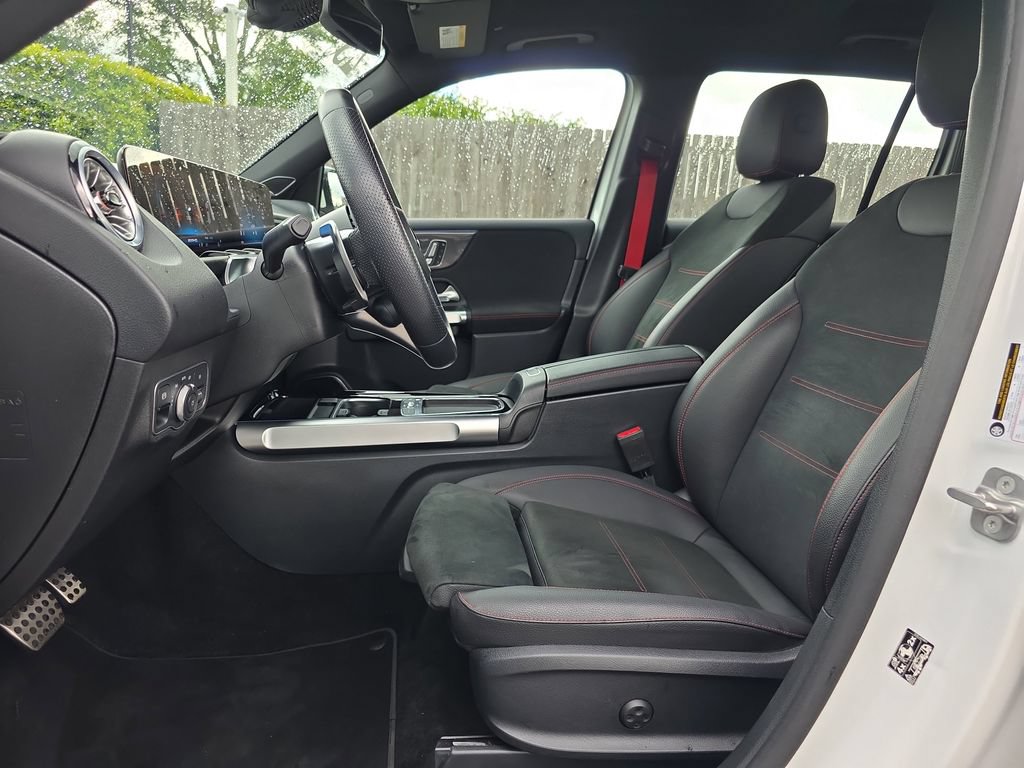 Used 2025 Mercedes-Benz GLB 35 AMG 4MATIC image 10