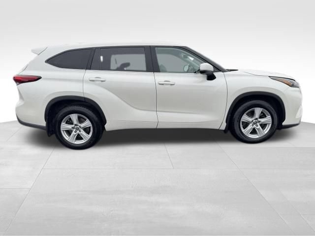 Used 2020 Toyota Highlander L AWD/4WD image 2