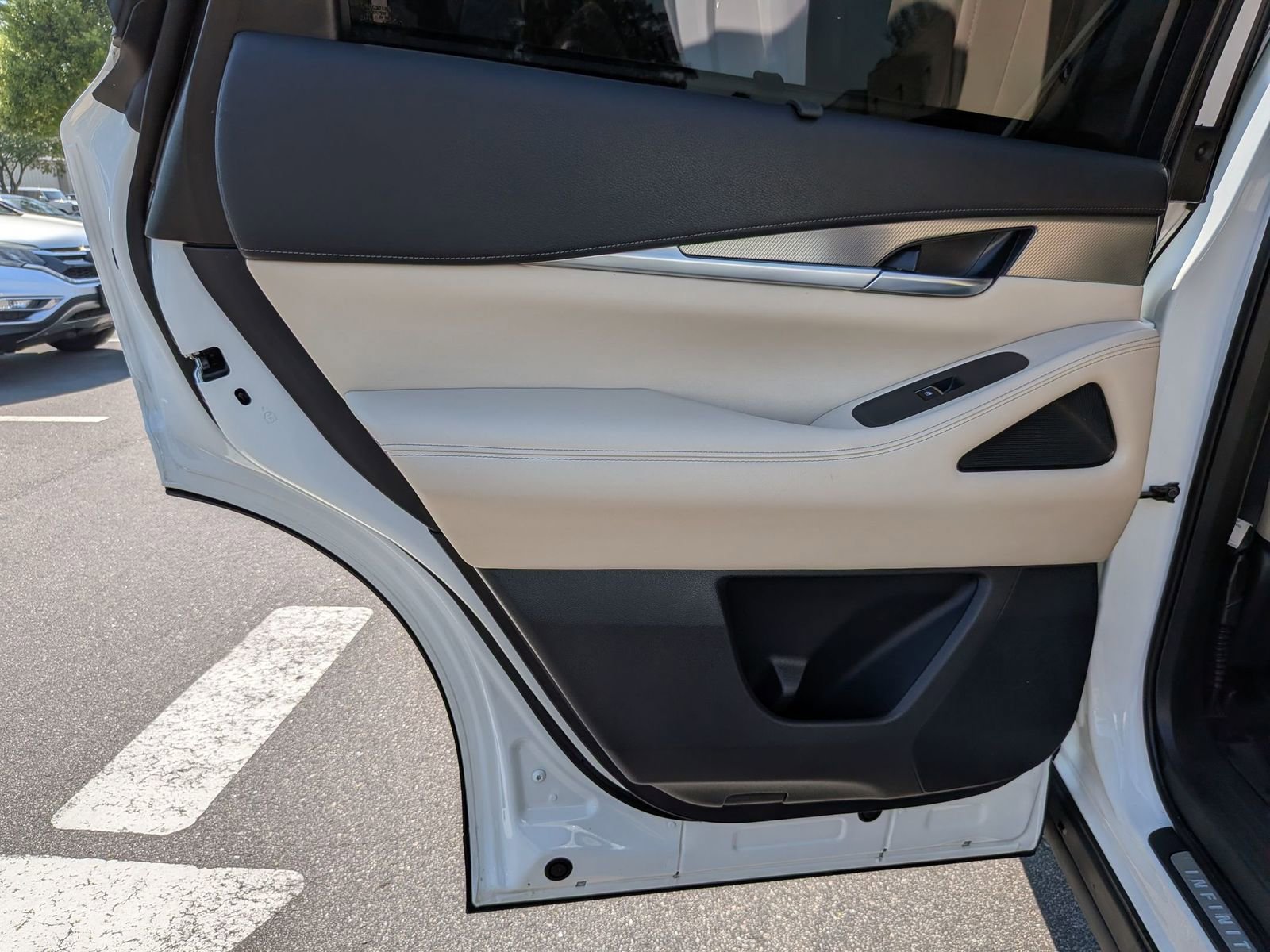 Used 2023 INFINITI QX60 Luxe w/ Cargo Package image 28