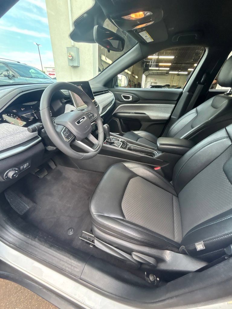 Used 2024 Jeep Compass Latitude AWD/4WD image 12