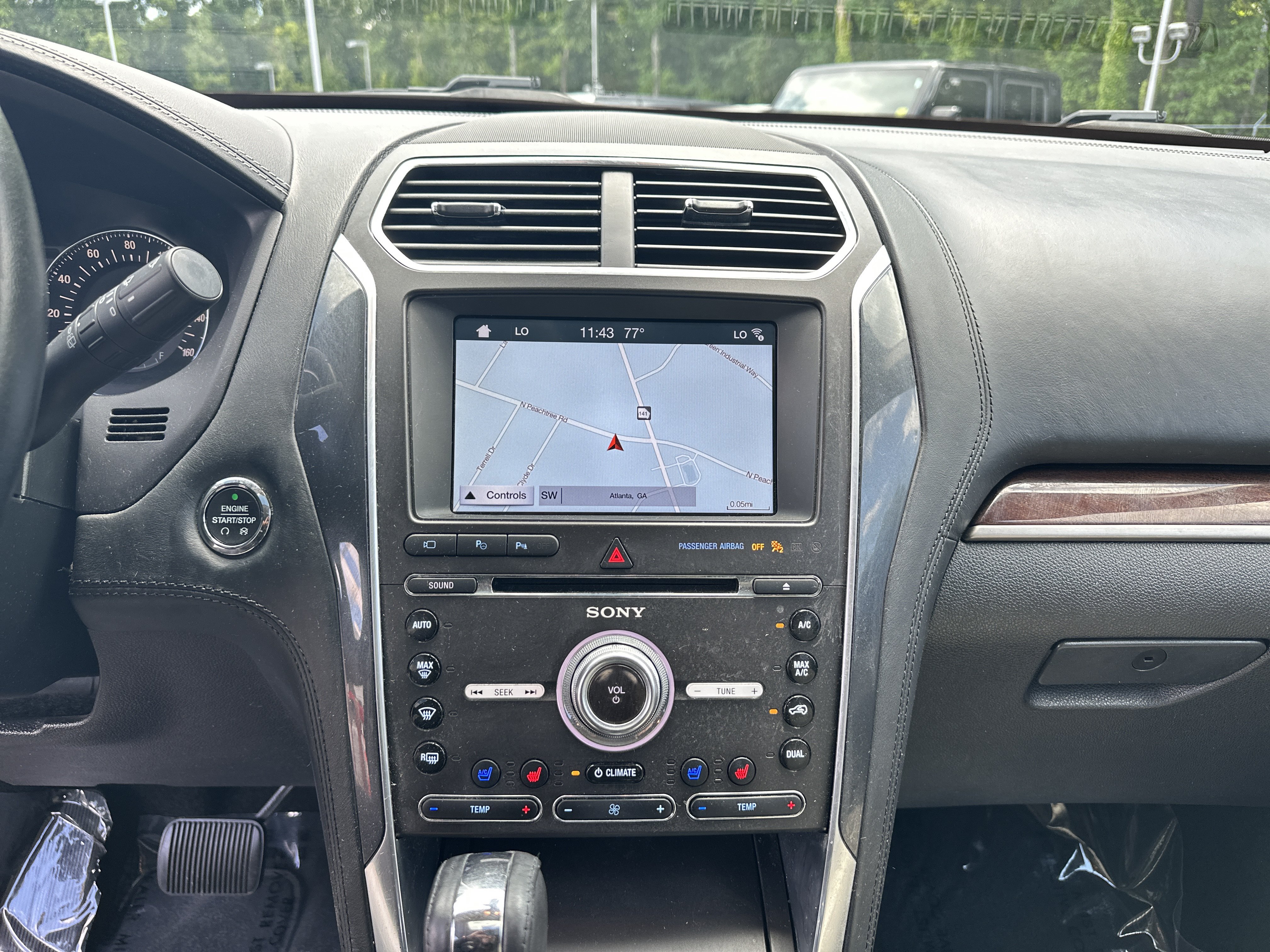 Used 2017 Ford Explorer Platinum AWD/4WD image 32