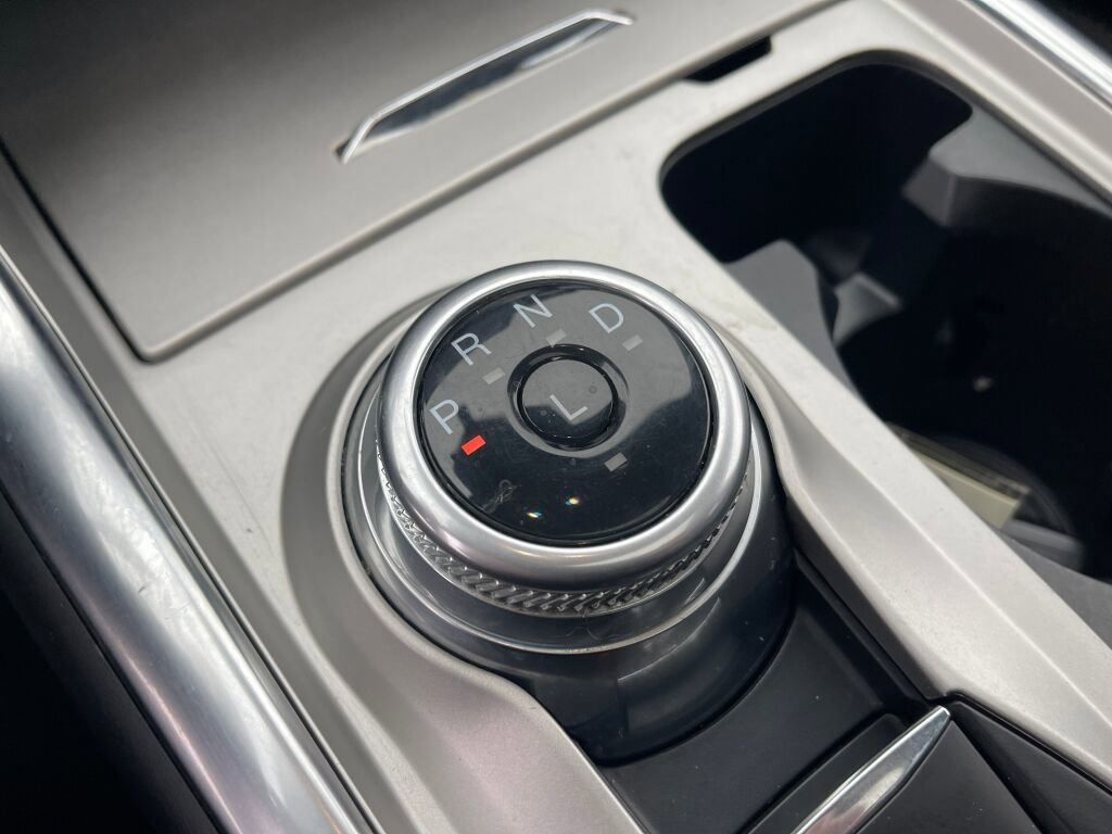 Used 2022 Ford Explorer XLT w/ Equipment Group 202A image 10