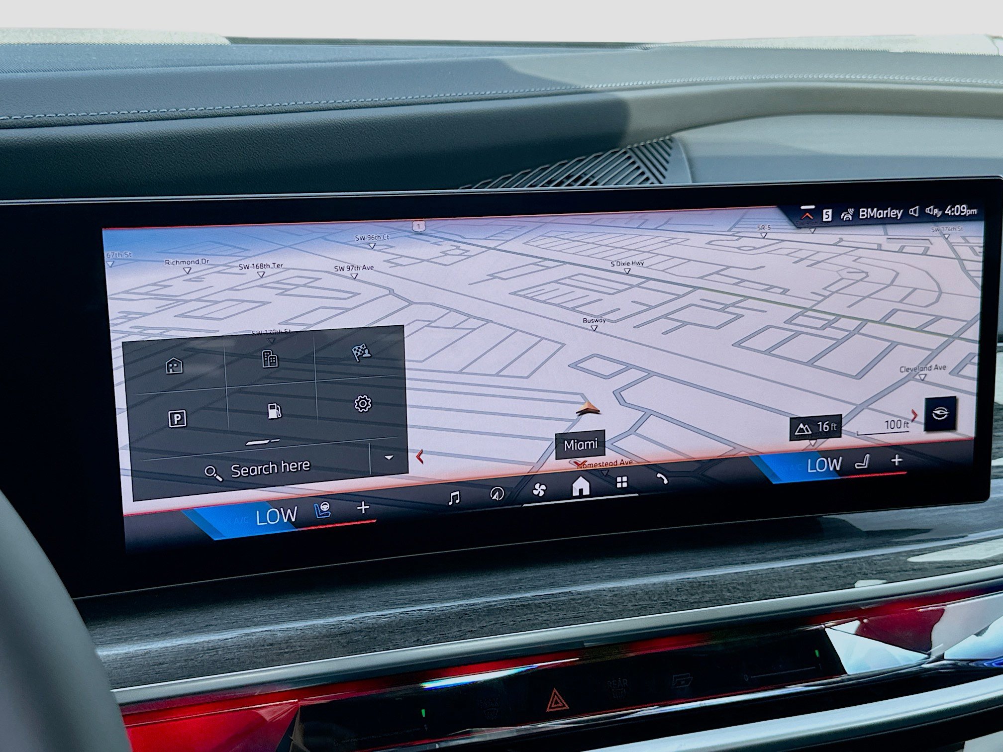 New 2026 BMW 750e xDrive w/ Premium Package image 11