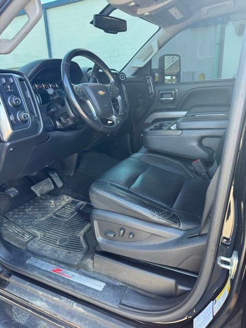 Used 2018 Chevrolet Silverado 2500 LT w/ Midnight Edition AWD/4WD image 3