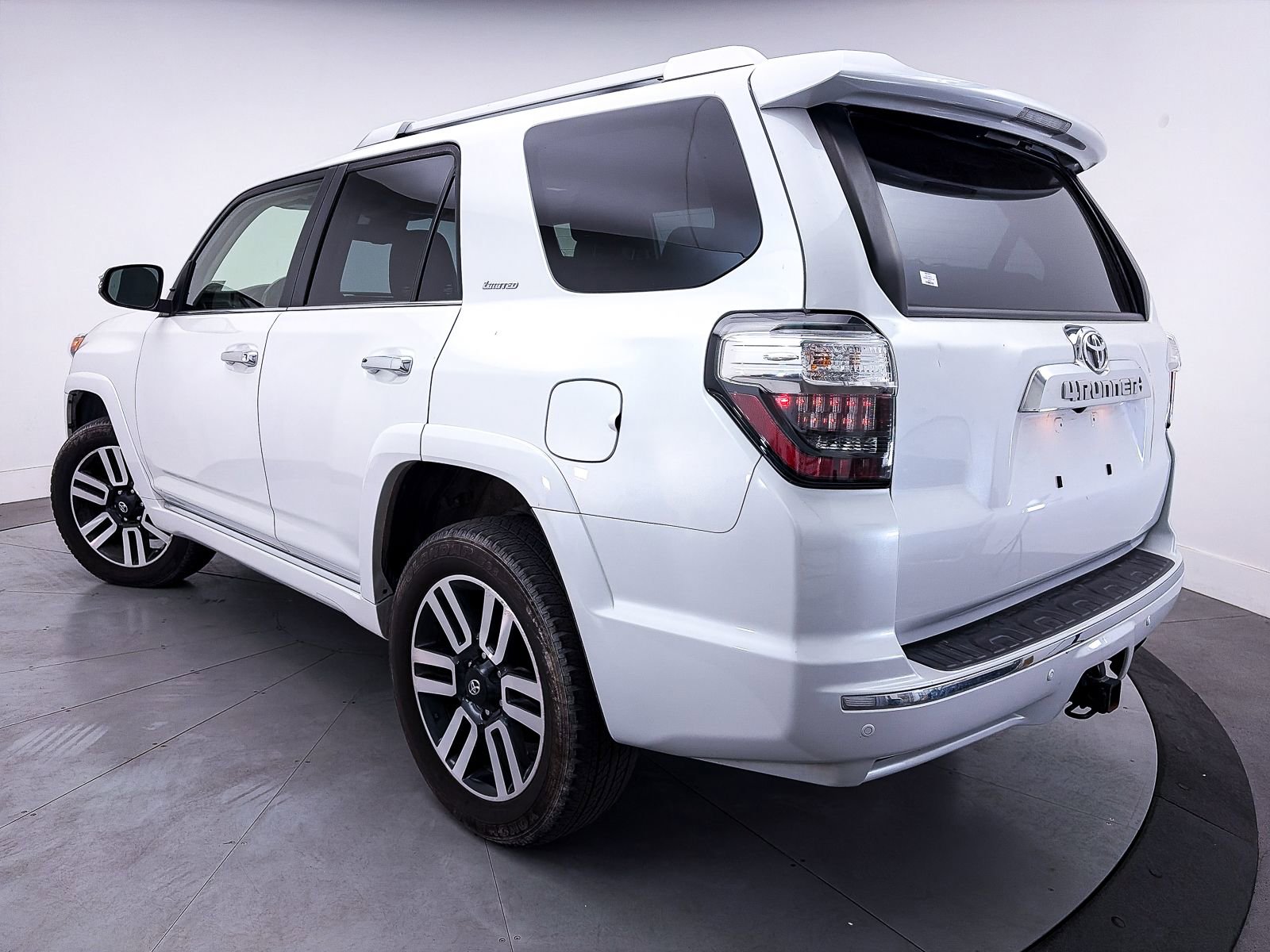 Used 2024 Toyota 4Runner Limited AWD/4WD image 2