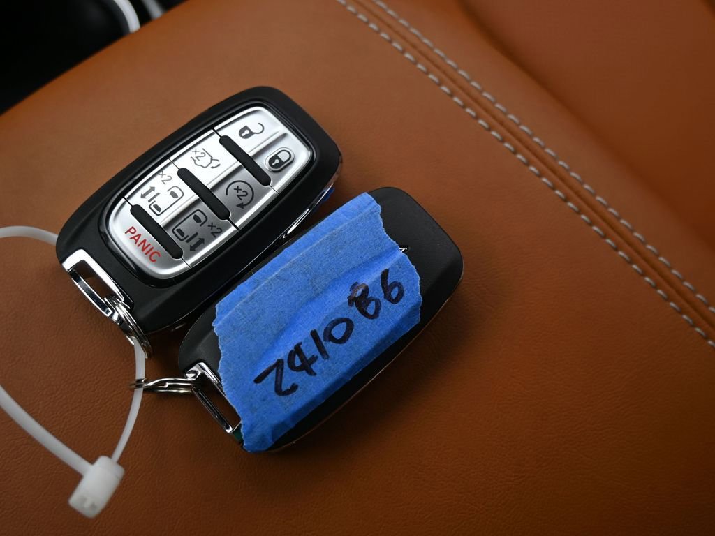 New 2026 Chrysler Pacifica Pinnacle image 21