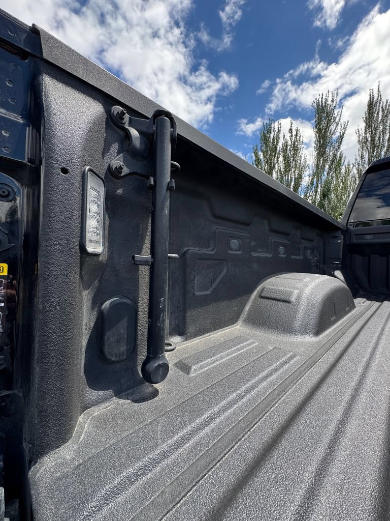 Used 2022 GMC Sierra 3500 Denali w/ Denali Black Diamond Edition AWD/4WD image 12