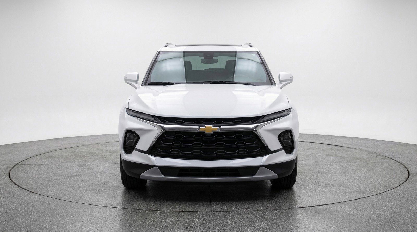 Used 2025 Chevrolet Blazer LT FWD image 2