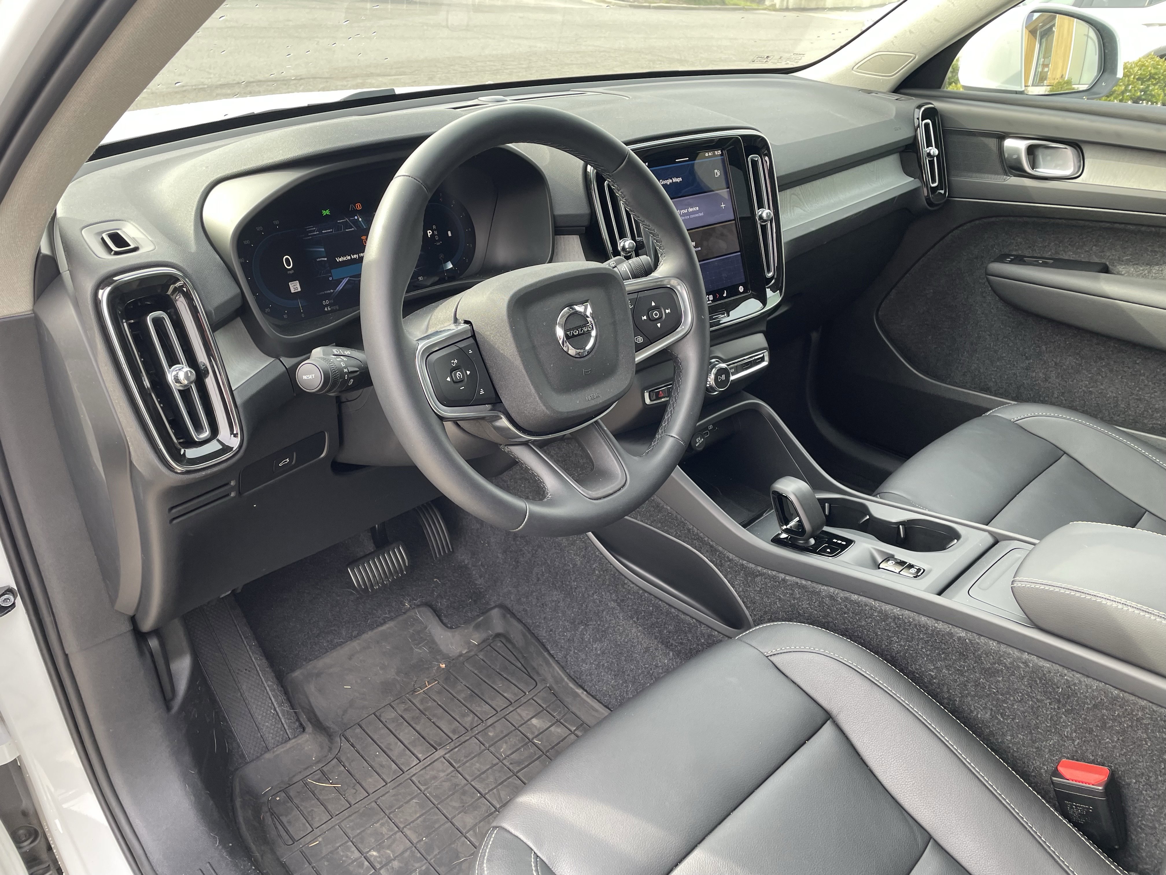 New 2025 Volvo XC40 B5 Core w/ Protection Package Premier image 17