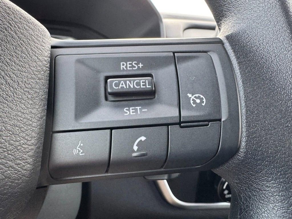 Used 2025 Nissan Rogue S image 17