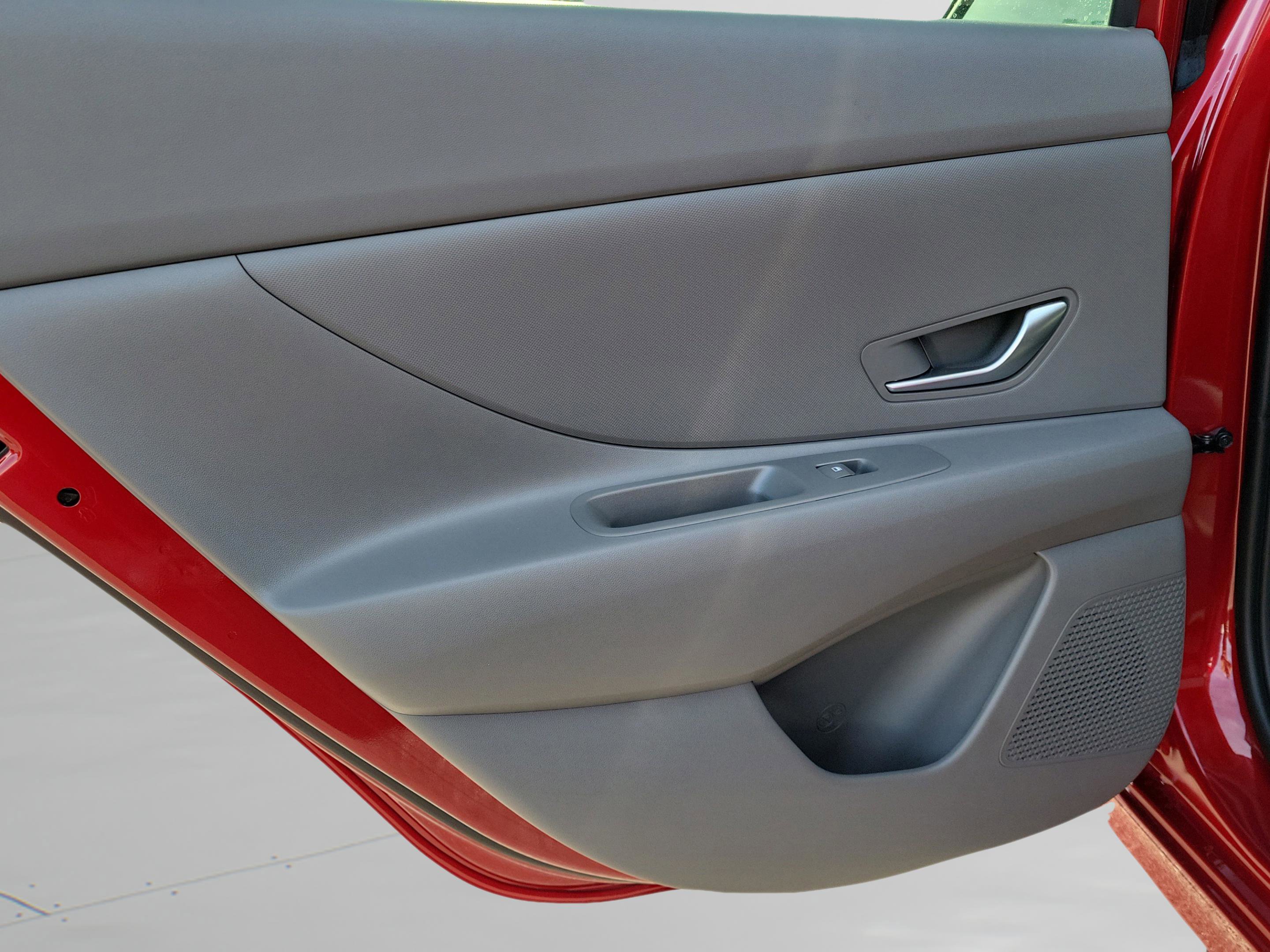 Used 2025 Hyundai Elantra Blue image 26