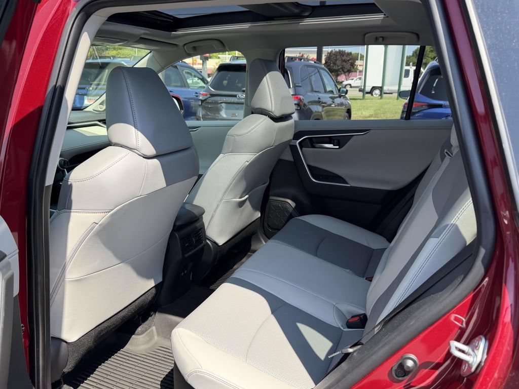 Used 2020 Toyota RAV4 Limited AWD/4WD image 15