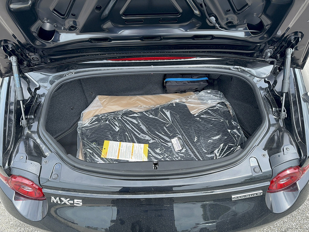 New 2026 MAZDA MX-5 Miata Club w/ Weather Package RWD image 11
