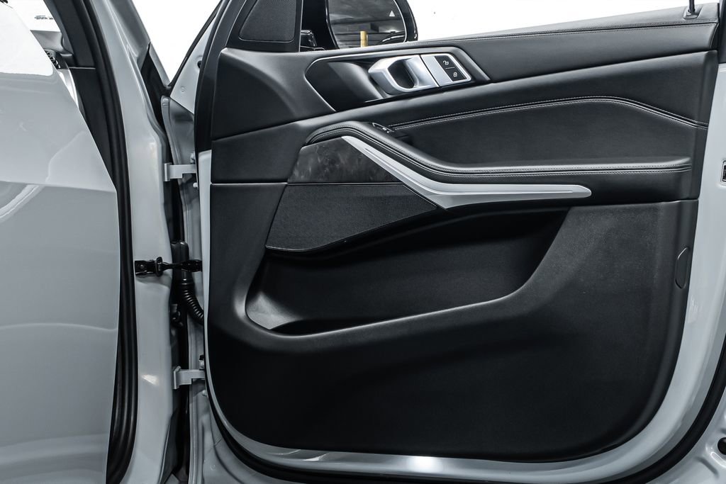 Used 2024 BMW X5 sDrive40i w/ M Sport Package image 19