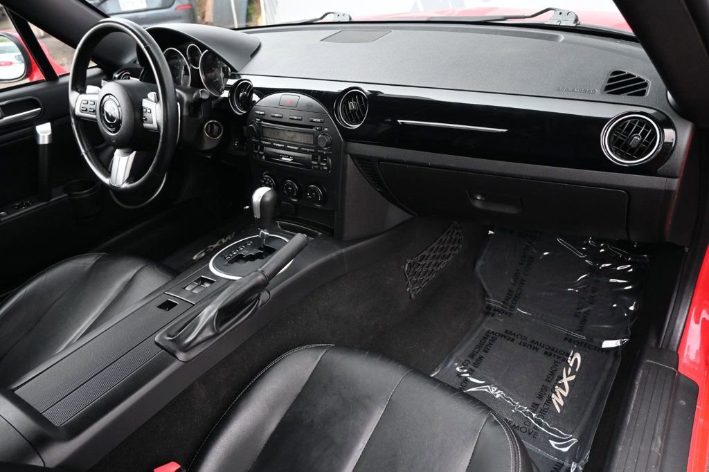 Used 2006 MAZDA MX-5 Miata Grand Touring w/ Premium Pkg RWD image 10