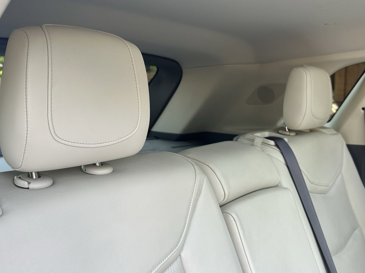 Used 2017 Cadillac XT5 Luxury w/ Driver Awareness Package image 17