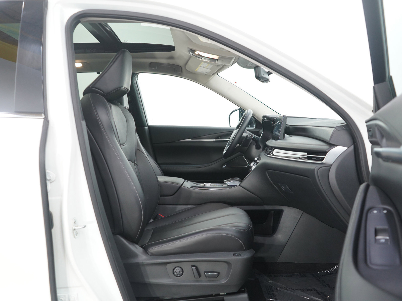 Used 2024 INFINITI QX60 Sensory image 11