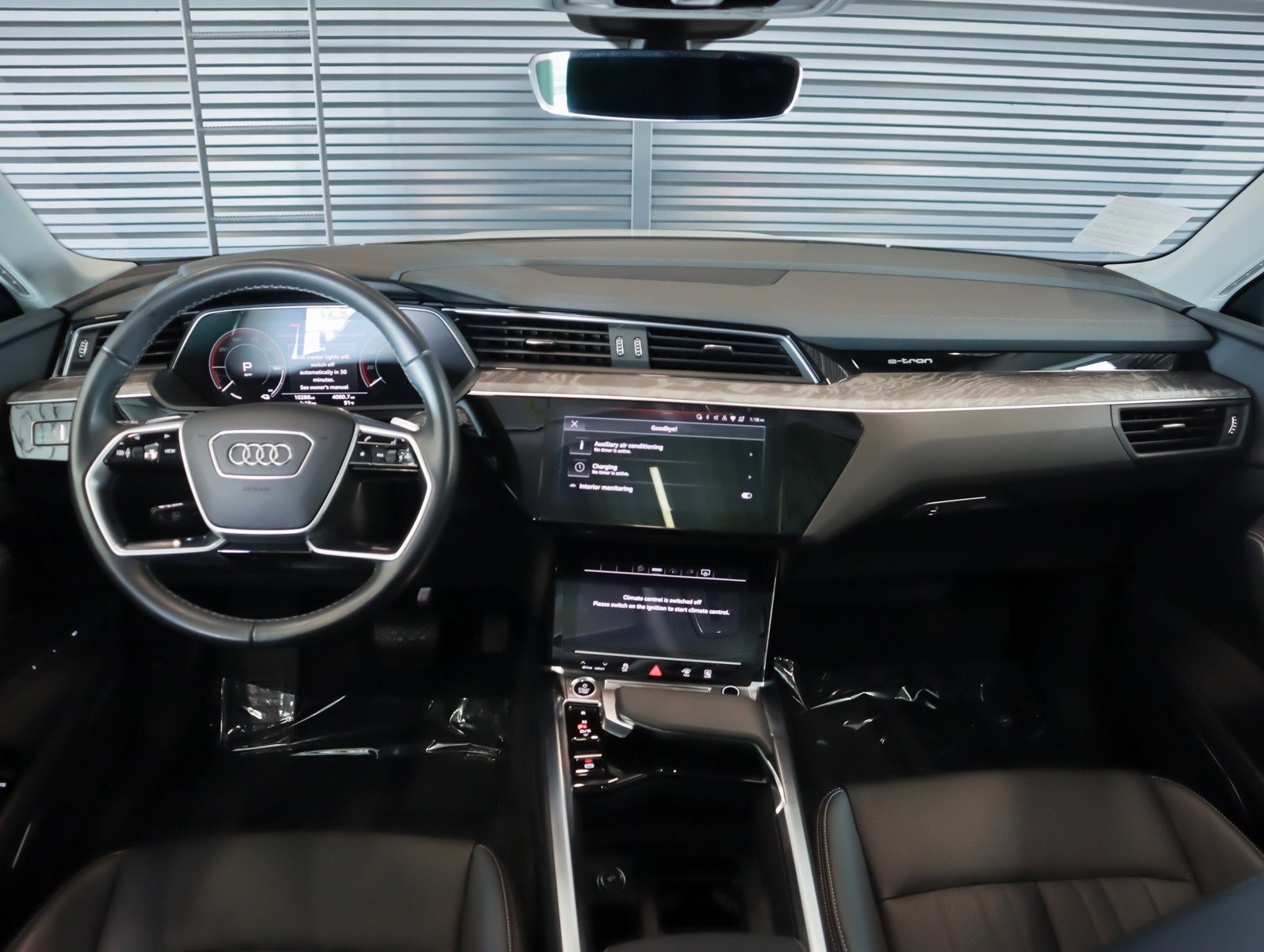 Used 2024 Audi Q8 e-tron Premium Plus w/ Premium Plus Package image 8