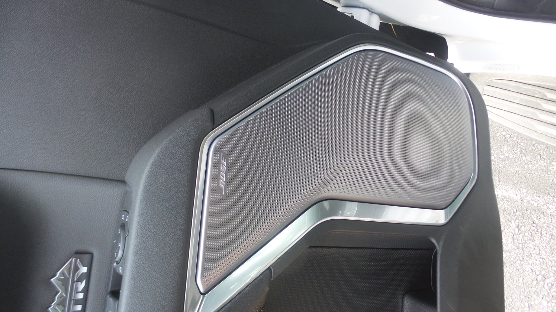 Used 2024 Chevrolet Silverado 1500 High Country w/ Technology Package image 12