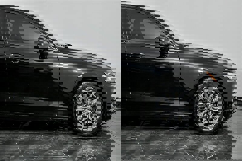 Used 2021 Volvo S60 T6 Momentum w/ Premium Package image 12