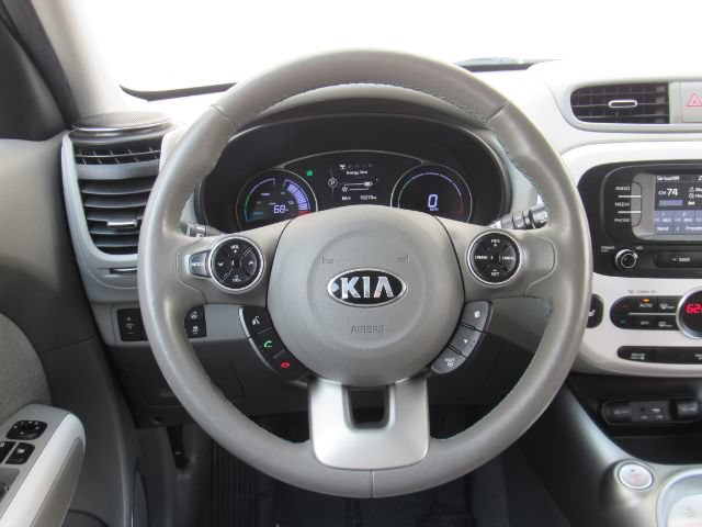 Used 2017 Kia Soul EV-e FWD image 27