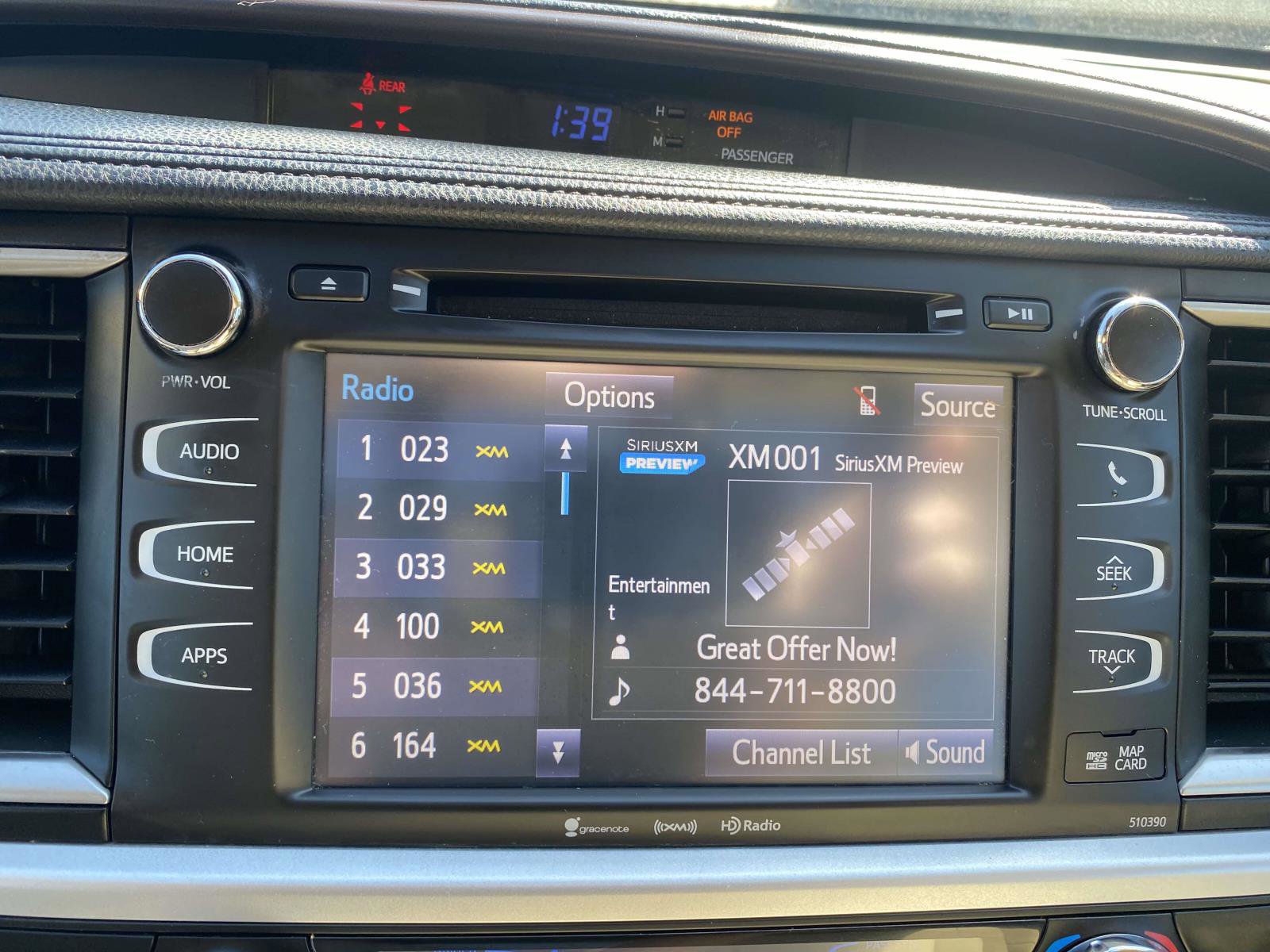 Used 2019 Toyota Highlander XLE FWD image 24