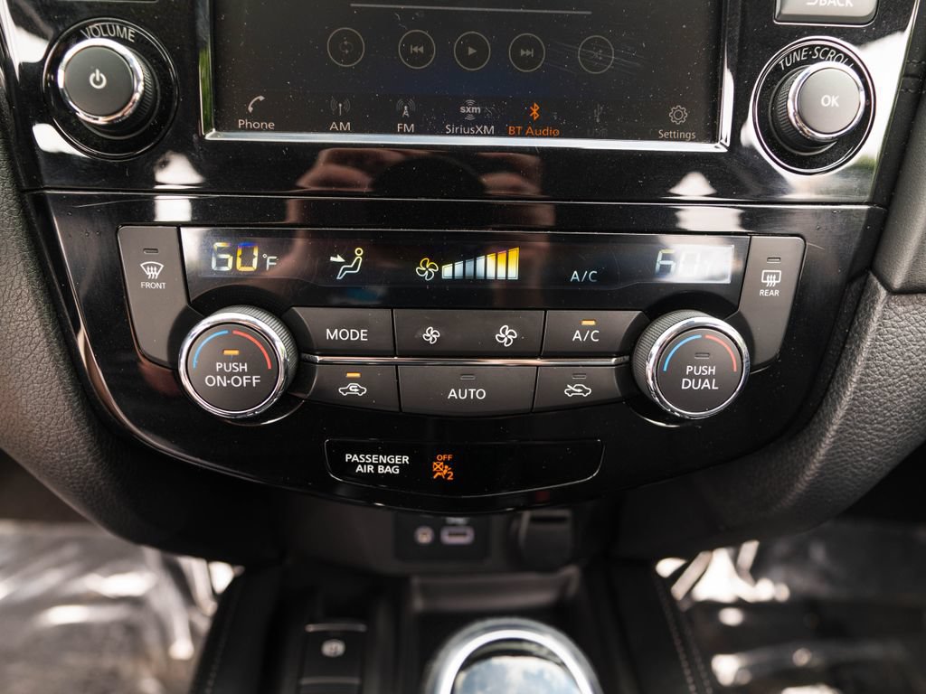 Used 2020 Nissan Rogue SL w/ Premium Package AWD/4WD image 33