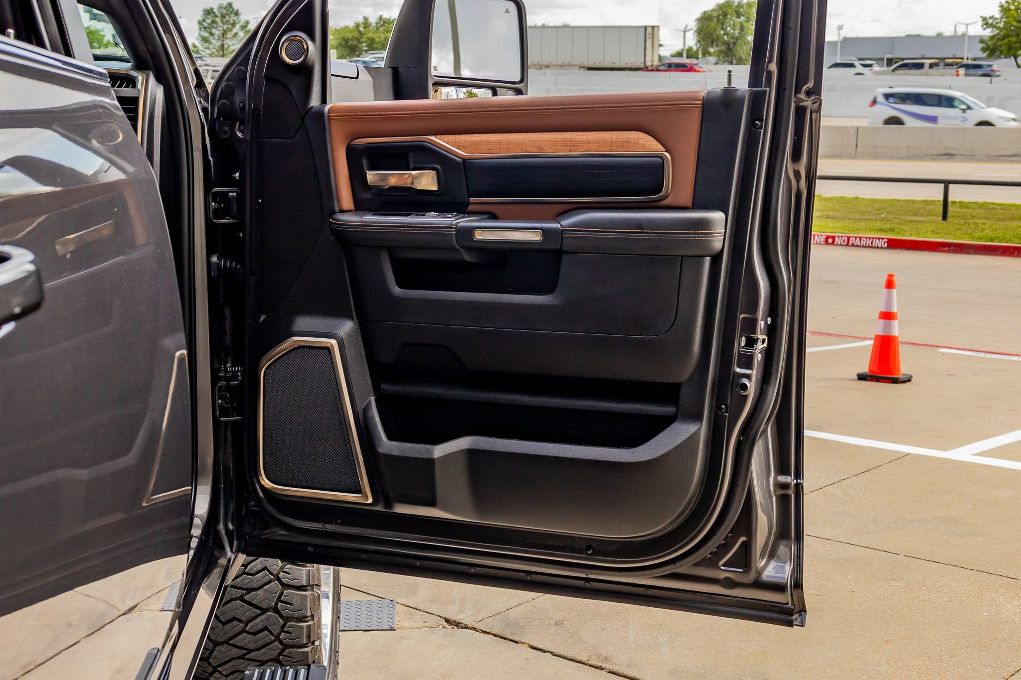 Used 2023 RAM 3500 Limited image 34