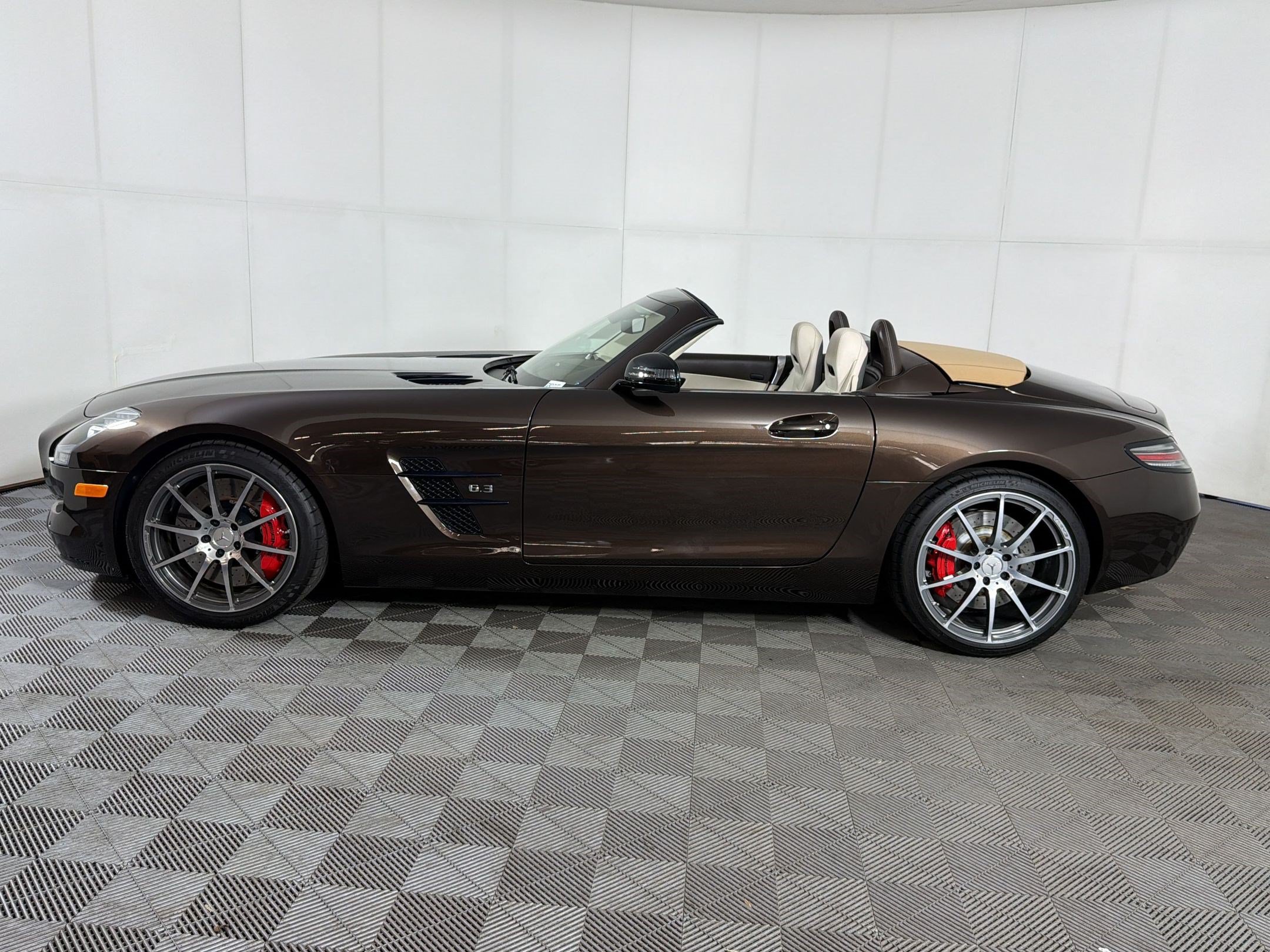 Used 2013 Mercedes-Benz SLS AMG GT Roadster image 2