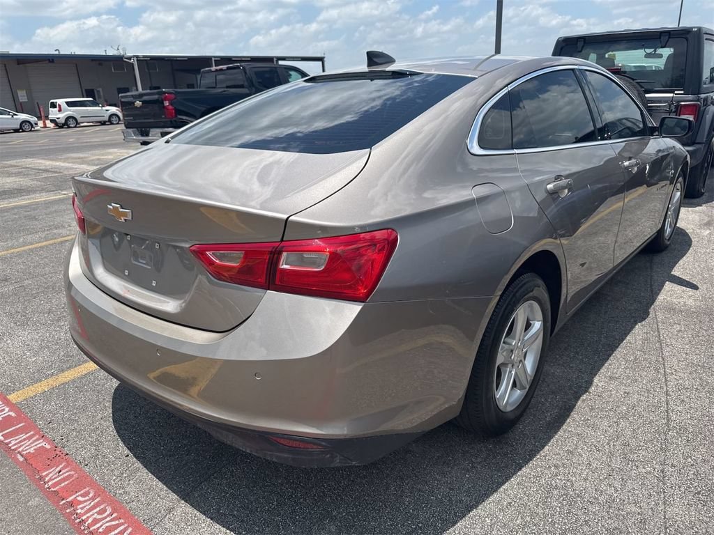 Used 2025 Chevrolet Malibu LS FWD image 4