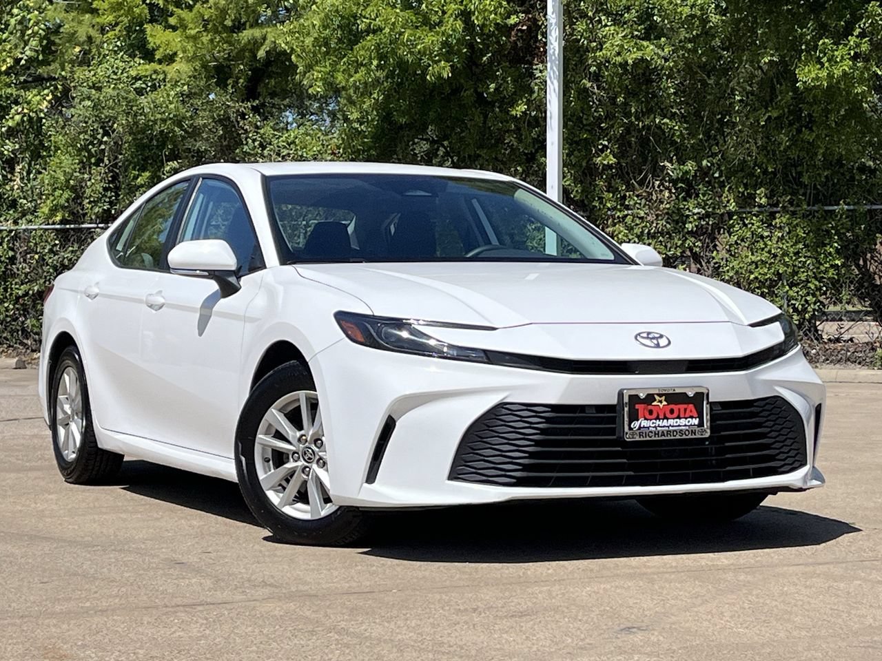 Used 2025 Toyota Camry LE FWD image 2