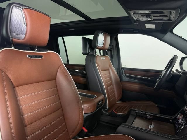 Used 2023 GMC Yukon XL Denali Ultimate w/ LPO, Floor Liner Package AWD/4WD image 19