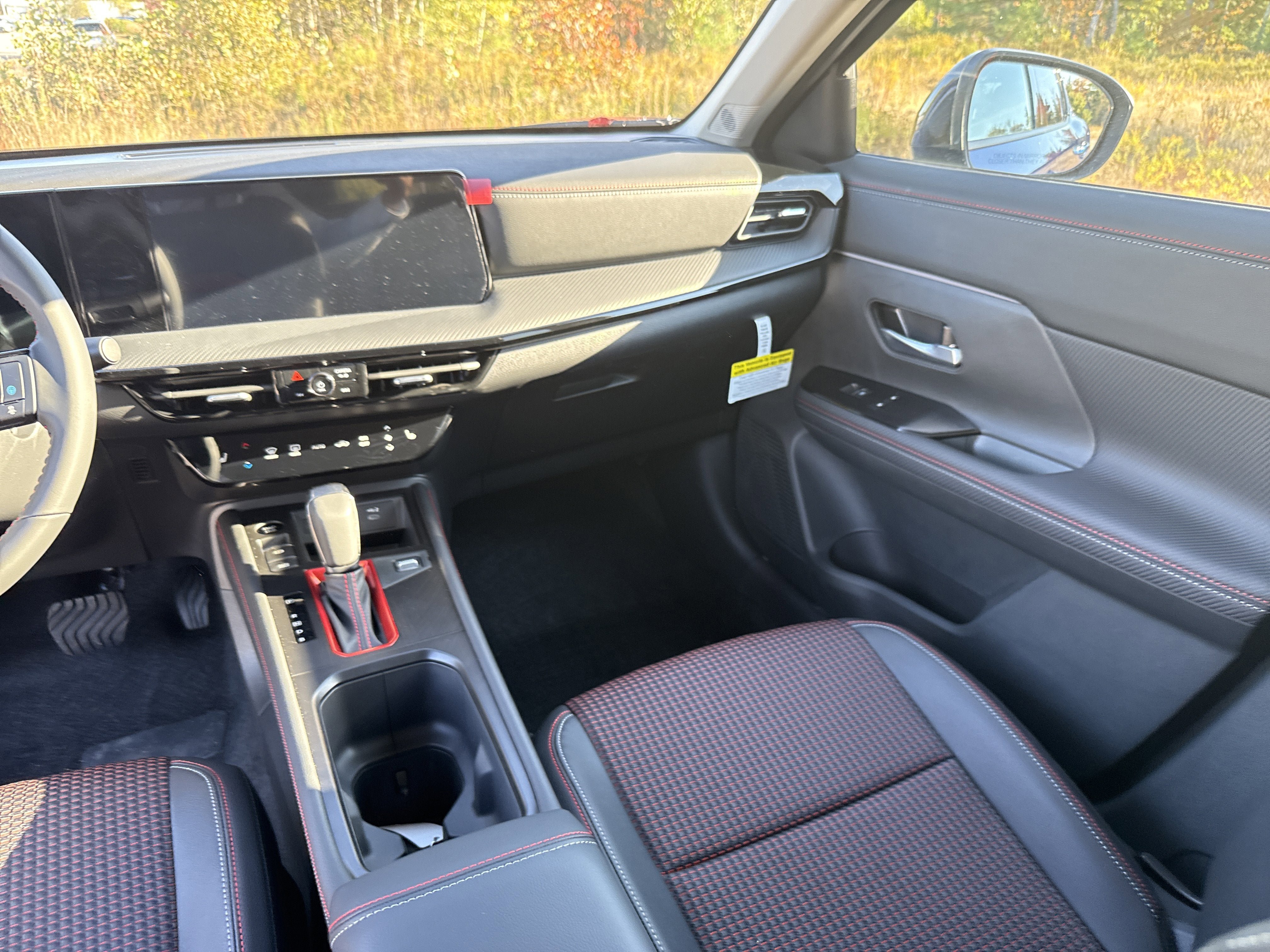 New 2026 Nissan Kicks SR w/ Cold Weather Package AWD/4WD image 19