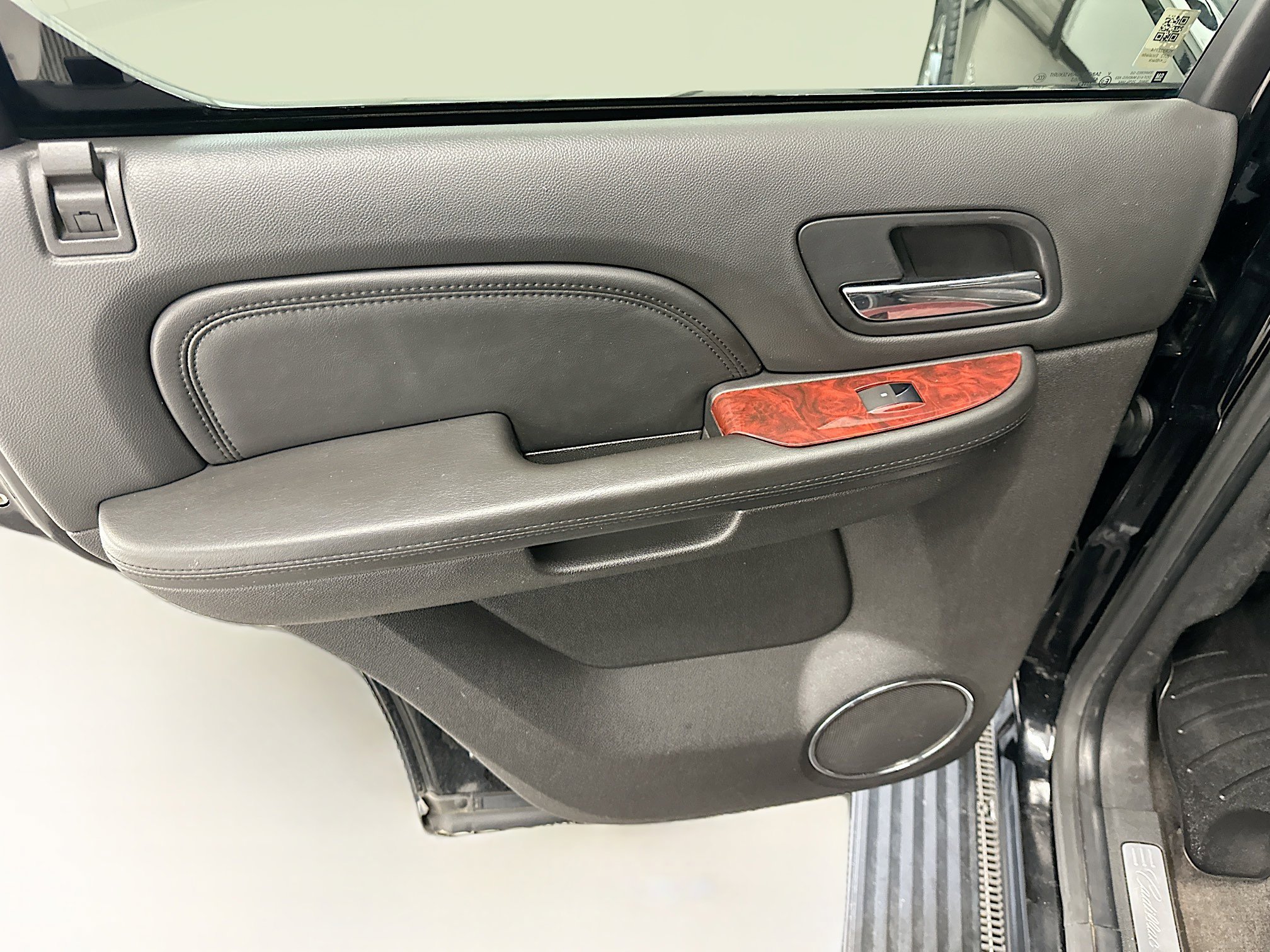 Used 2012 Cadillac Escalade Premium image 27