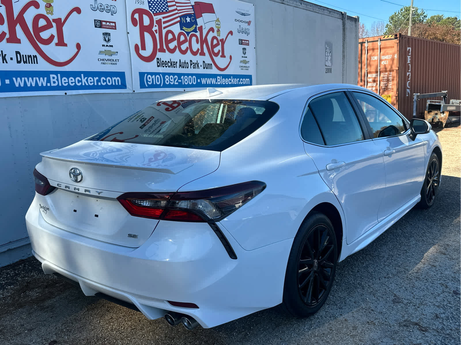 Used 2024 Toyota Camry SE image 3