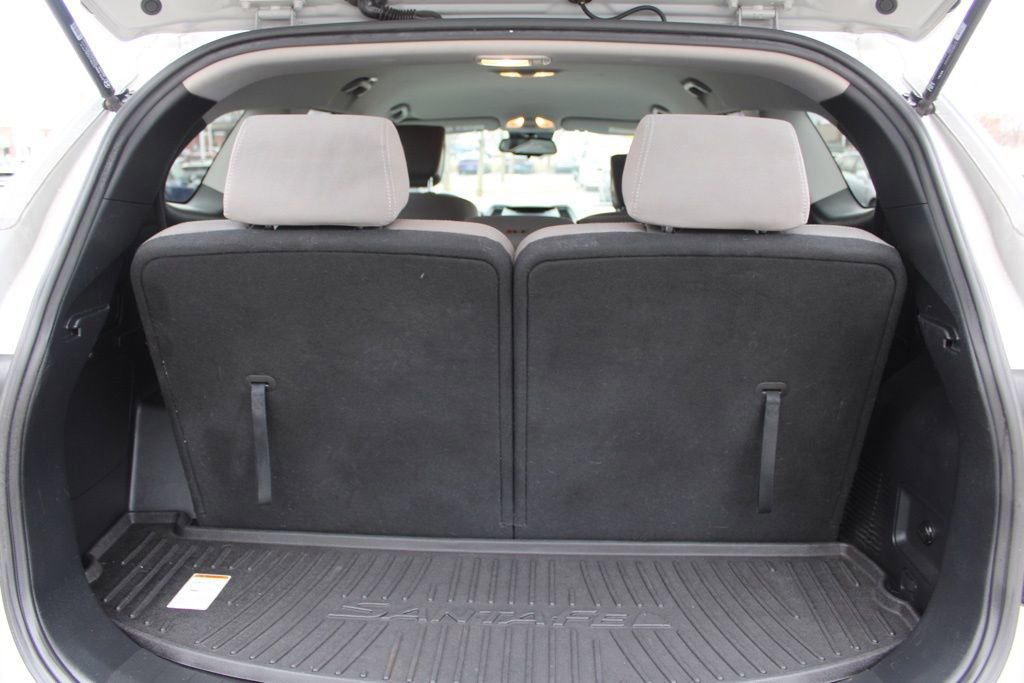 Used 2017 Hyundai Santa Fe SE image 11