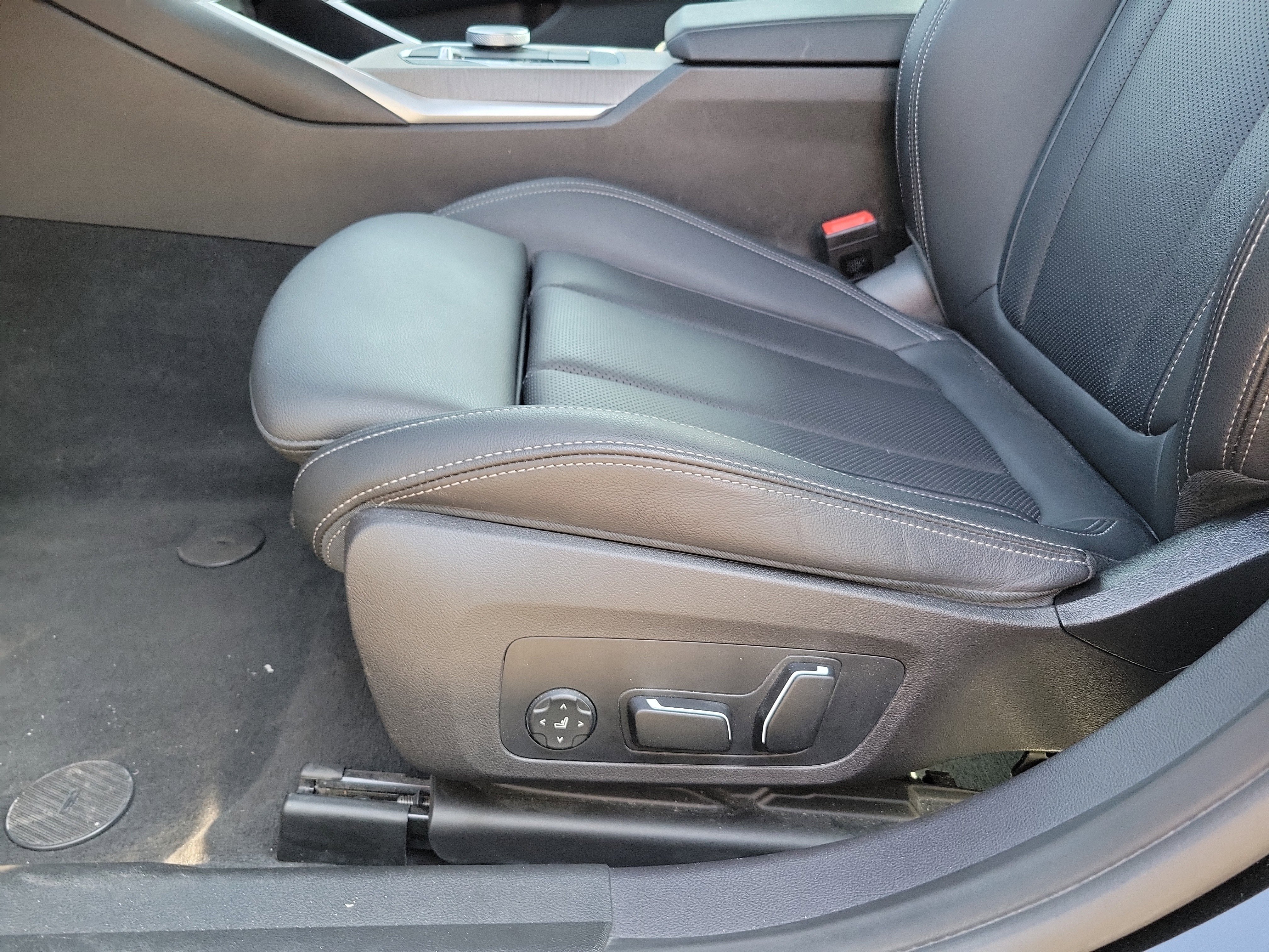 Used 2025 BMW 330i Sedan image 5