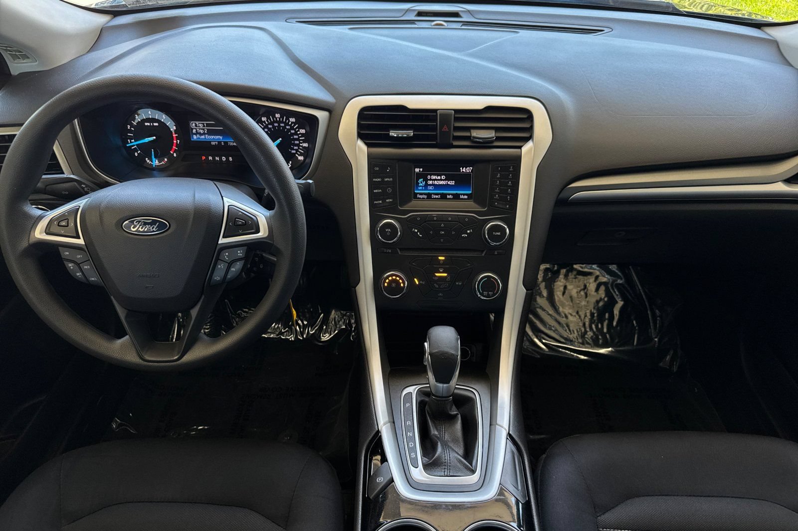 Used 2015 Ford Fusion SE FWD image 13