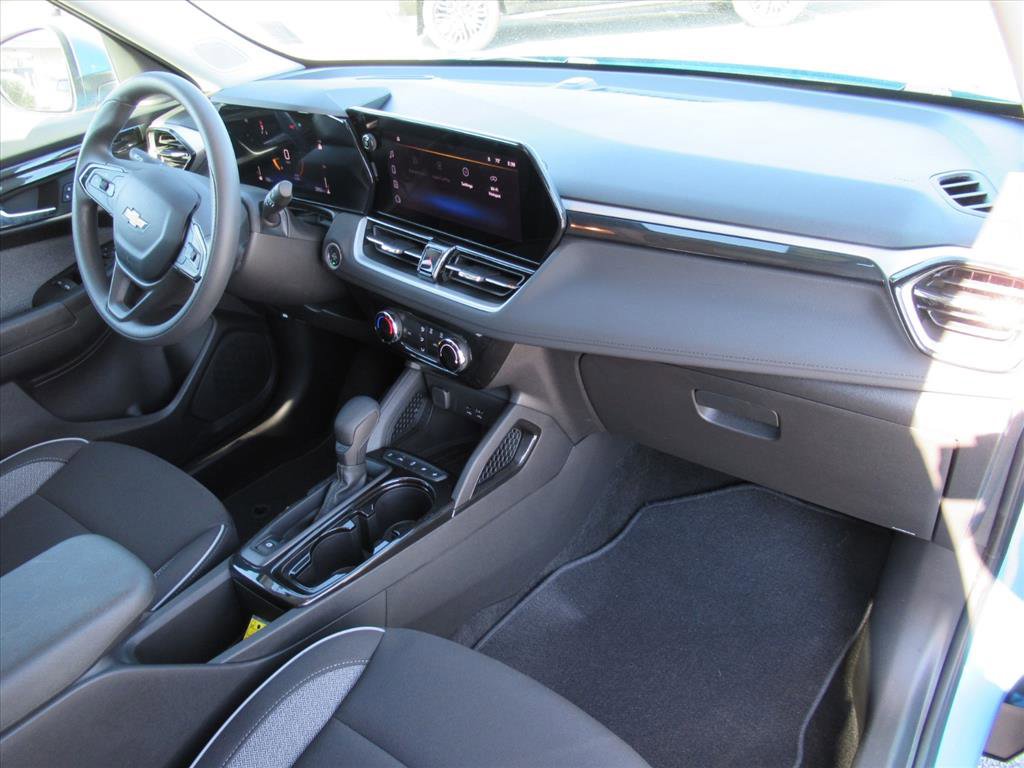 Used 2025 Chevrolet TrailBlazer LT w/ Driver Confidence Package image 10