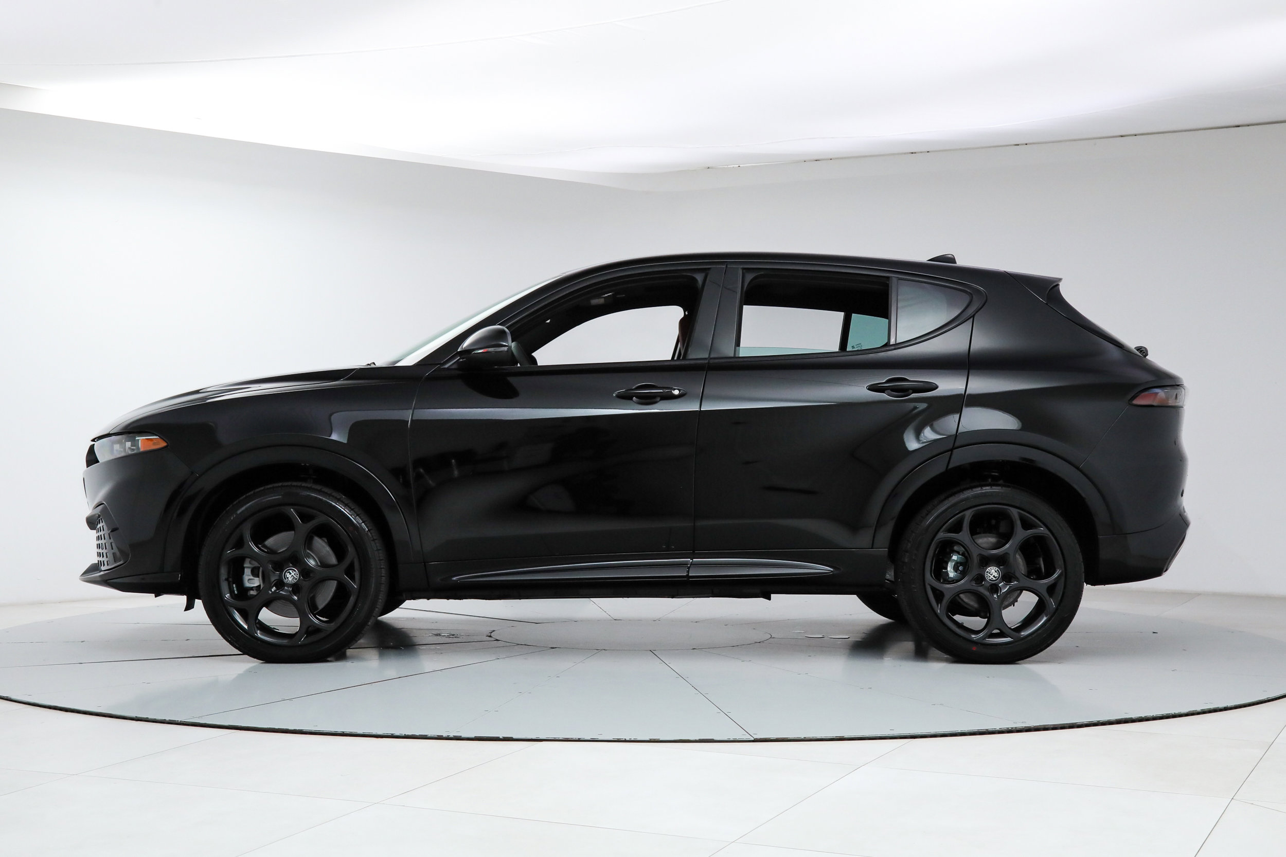 New 2026 Alfa Romeo Tonale Sprint w/ Red Premium Package image 2