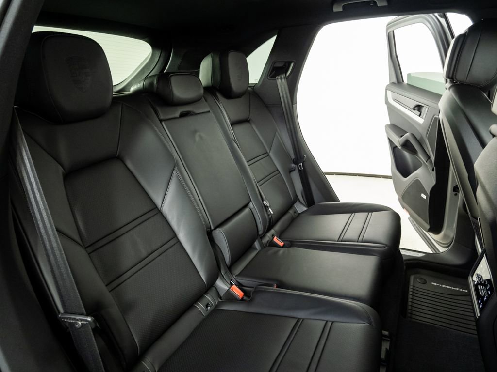 New 2026 Porsche Cayenne image 22