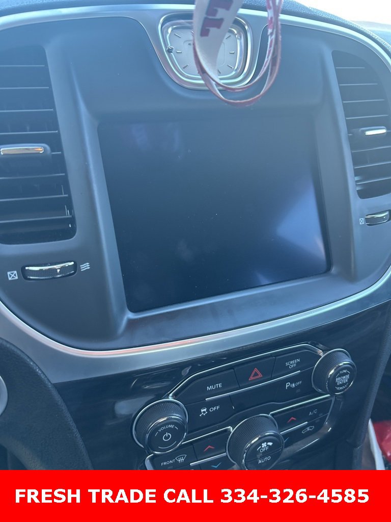 Used 2021 Chrysler 300 Touring L image 12