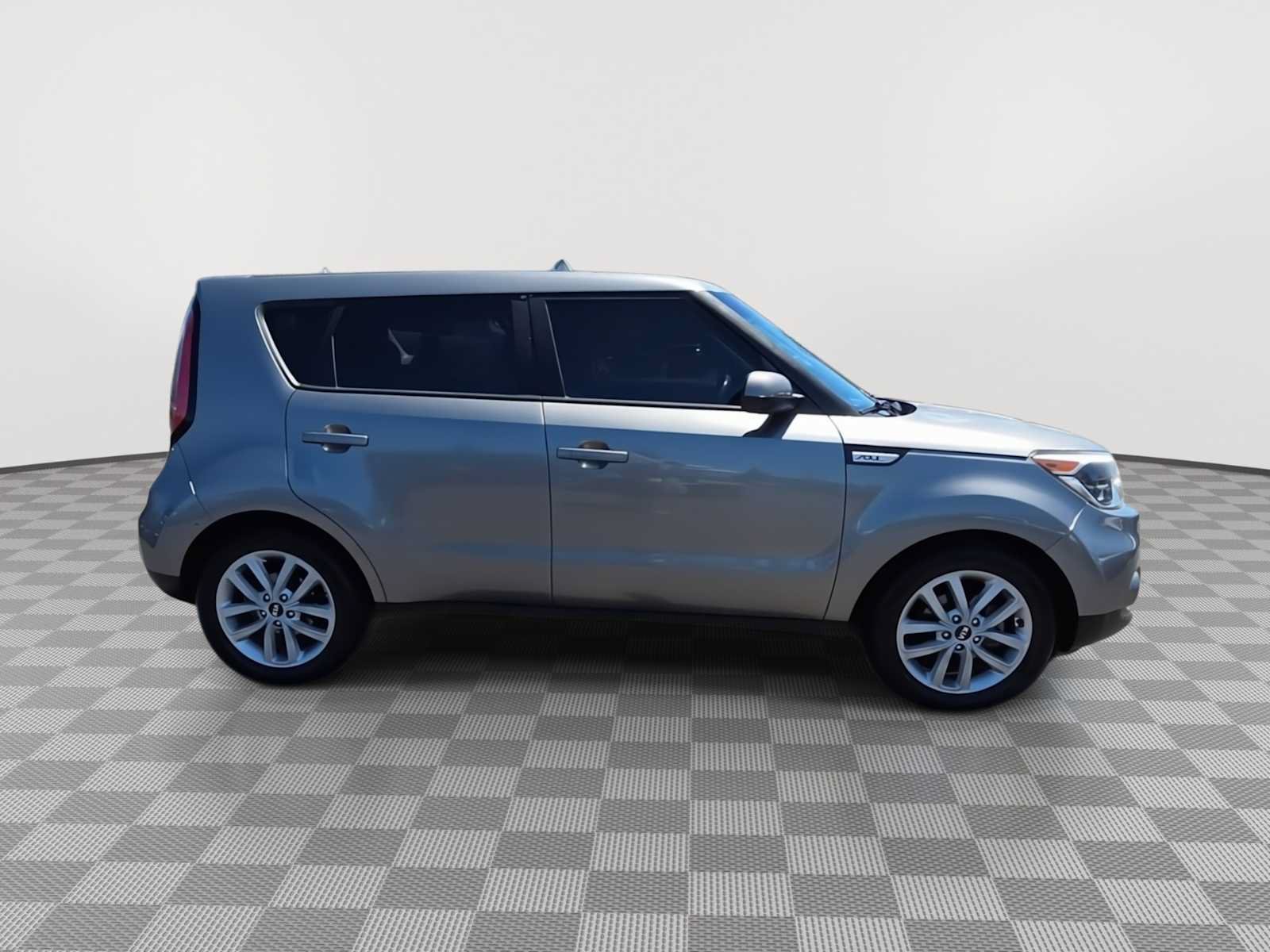 Used 2017 Kia Soul + FWD image 9