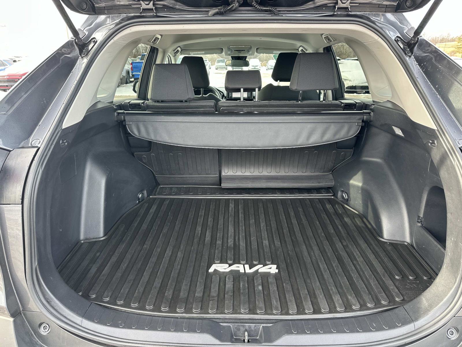 Used 2020 Toyota RAV4 LE image 11